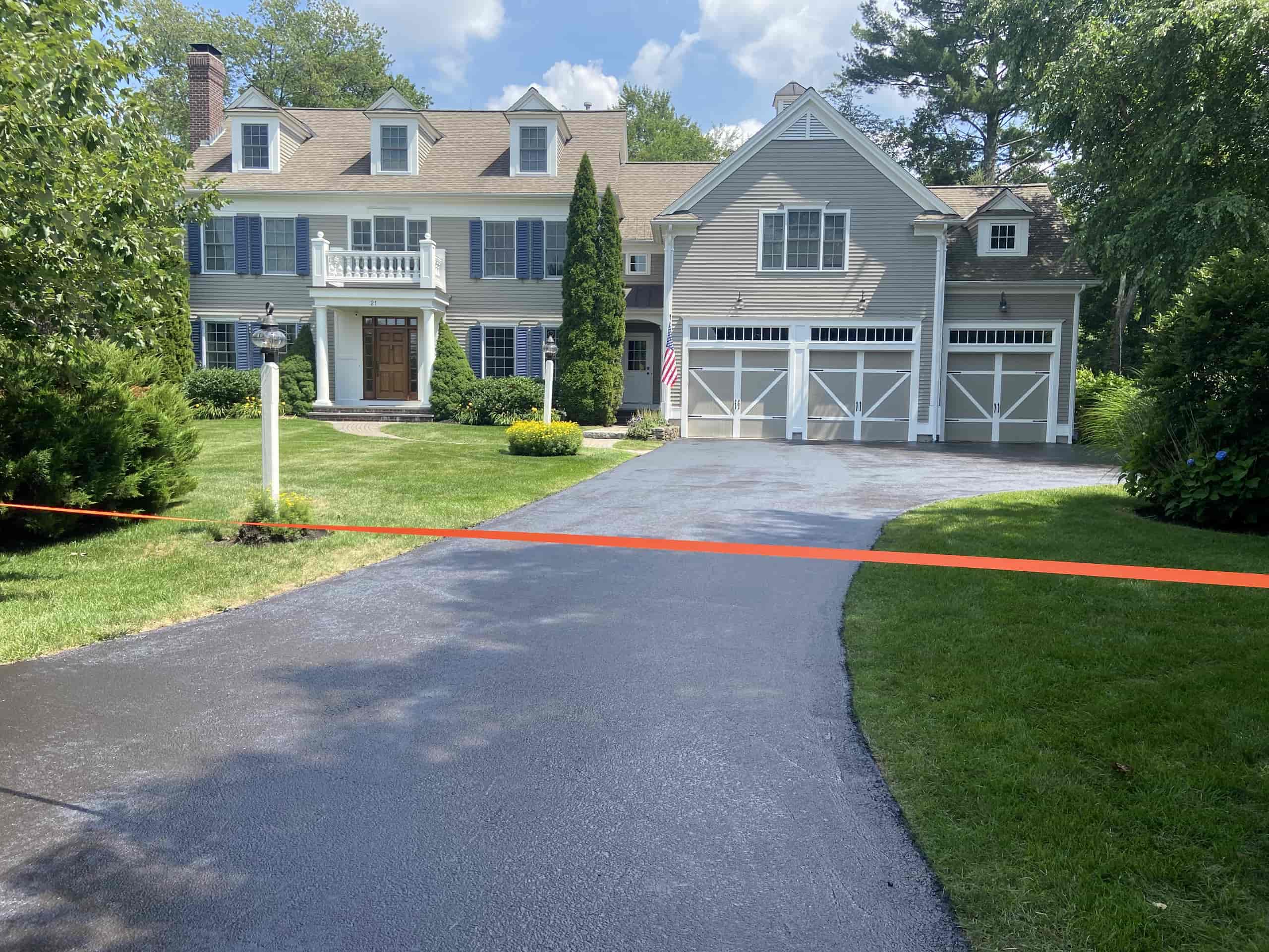 8 Reasons to Sealcoat Your Driveway